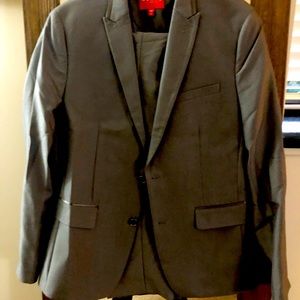 Never worn men’s suit